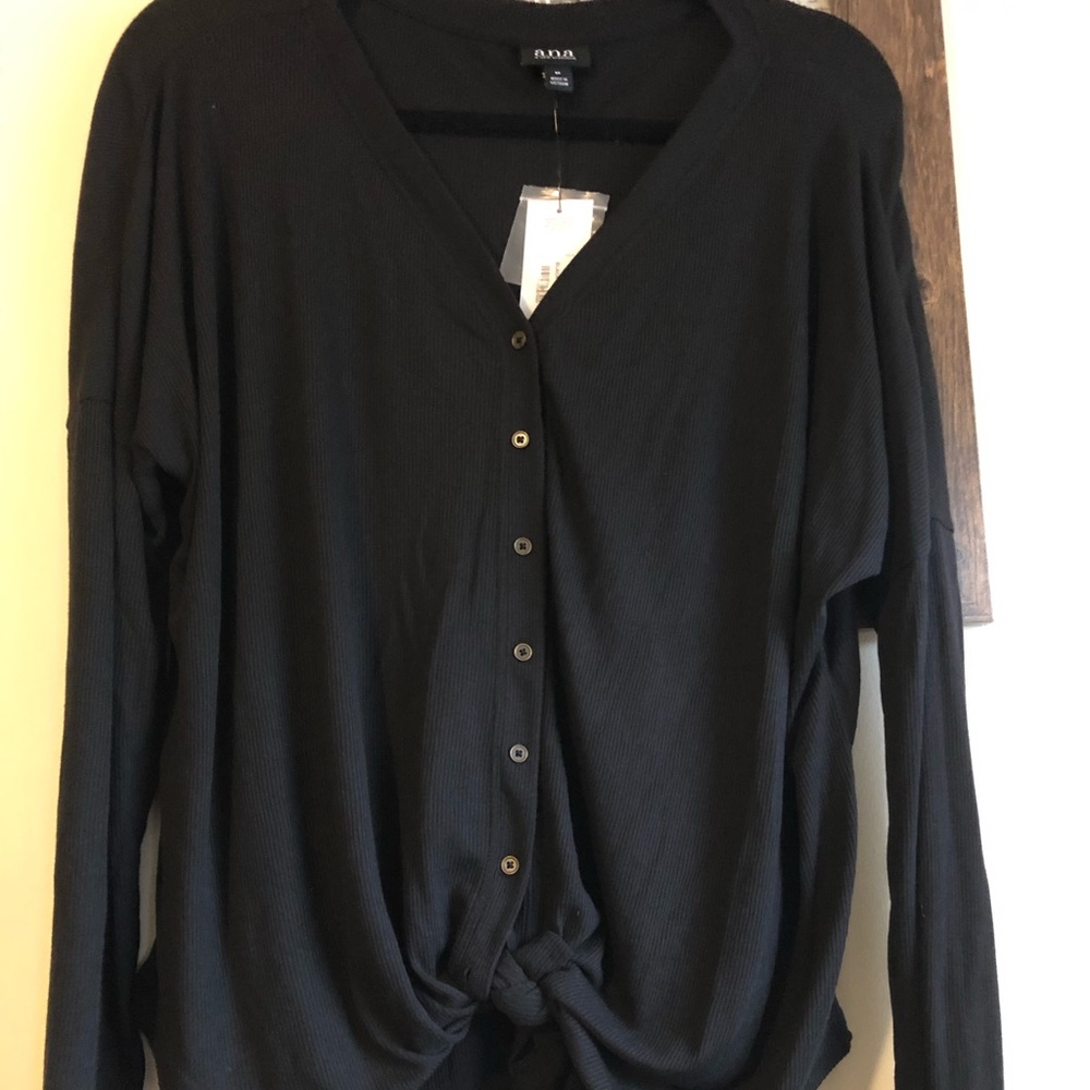 Woman’s knot front top